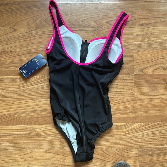 NWT Reebok bathing suit - Picture 4 of 9